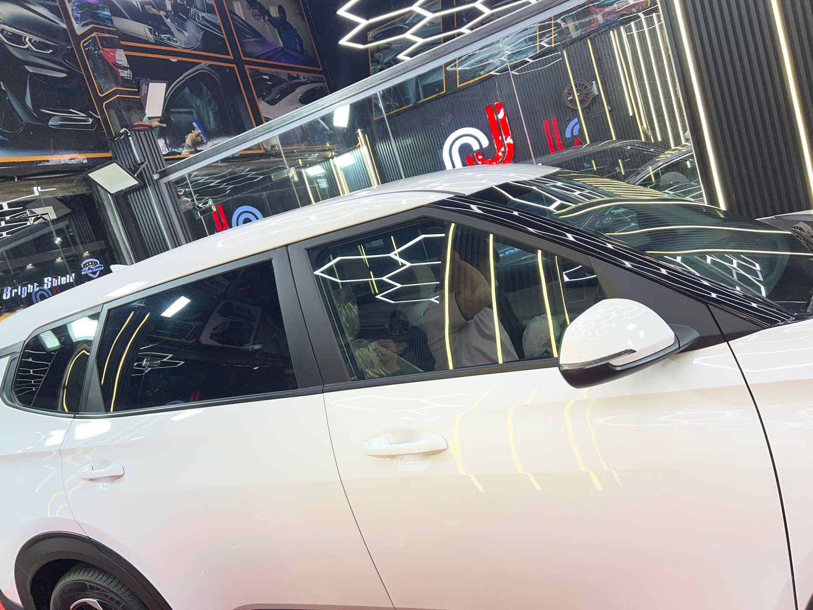 تنجيد كراسي السيارة بجلد ألماني فاخر في جدة