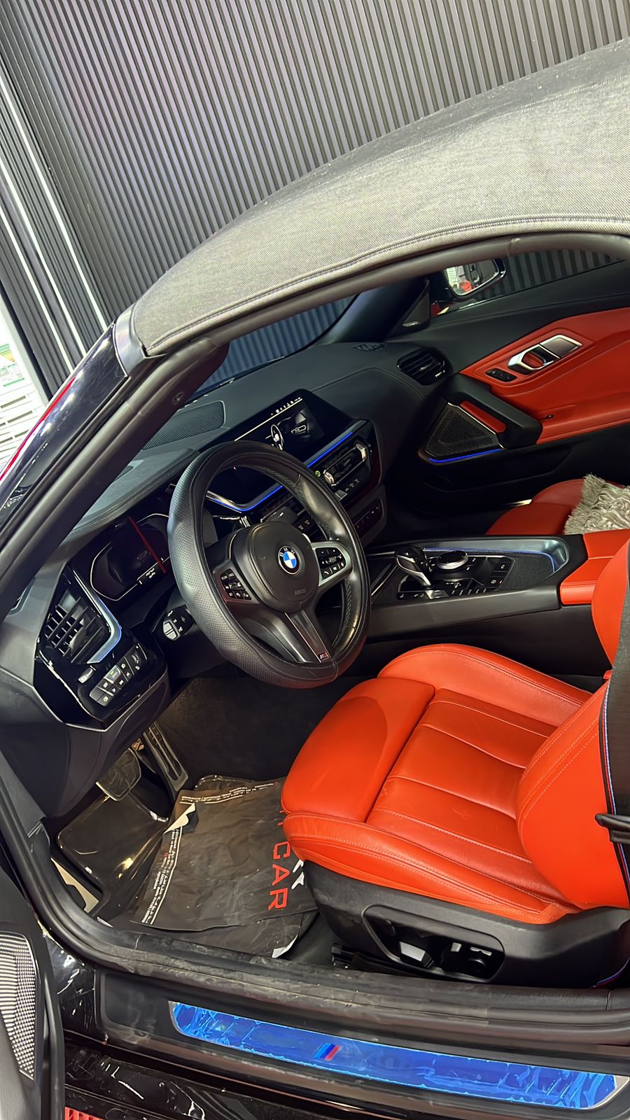 تطبيق طلاء نانو سيراميك على سيارة فاخرة في جدة